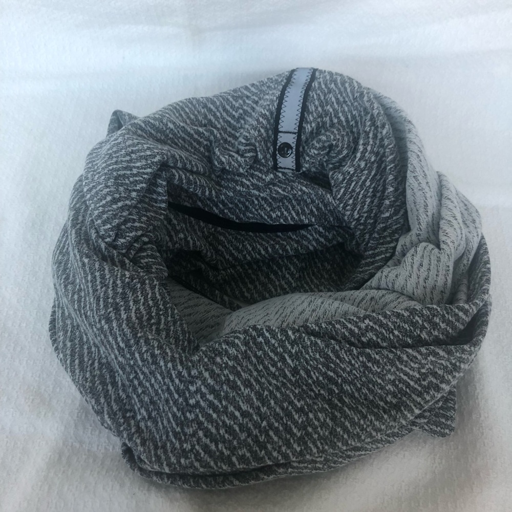 Lululemon Vinyasa Scarf